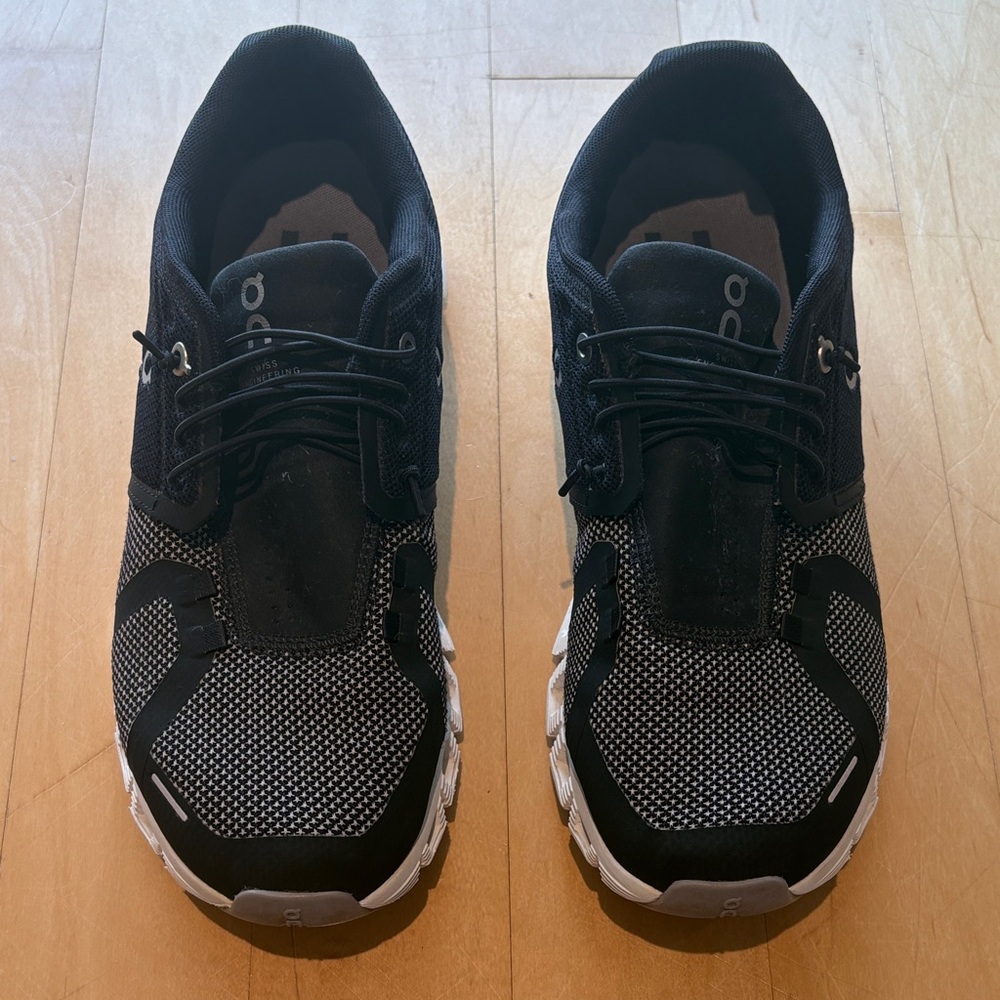 On Running Black and Gray Performance Runners